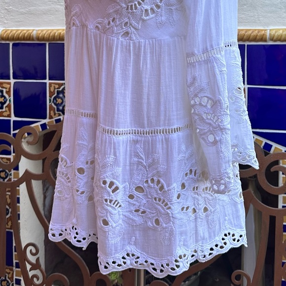 Raga Embroidered Eyelet V Neckline Bell Sleeves White Cotton Tunic Top Size S - Picture 5 of 12